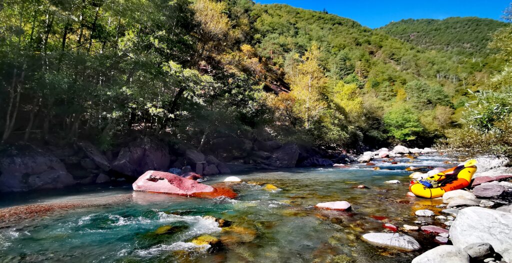 Aventures packtaft et pêche à mouche vallée de la tinte